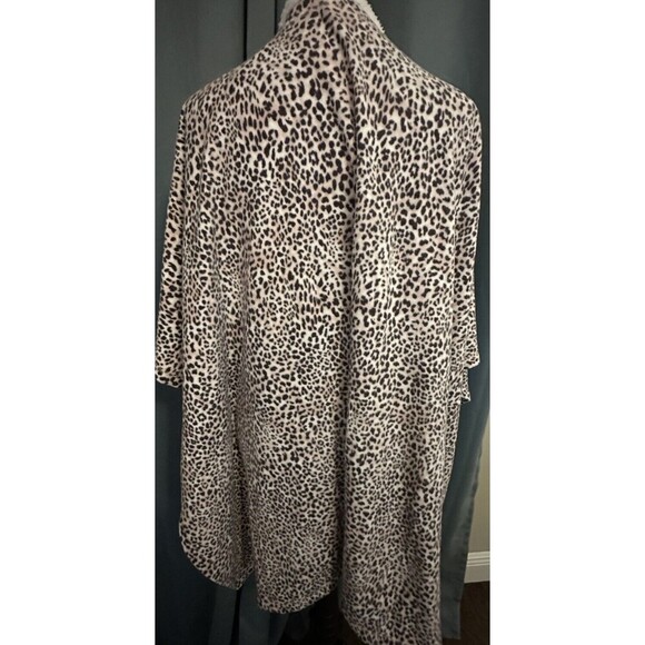 Mia And Tess Blanket Wrap One Size NWT Pink Leopard Wrap Fleece - Picture 3 of 6